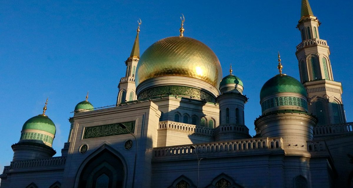 В новом районе Грозного открыли мечеть с крупнейшим в СНГ куполом