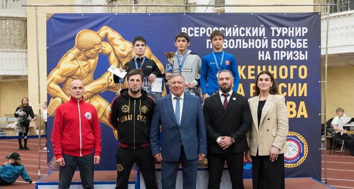 Юные борцы из Грозного привезли три медали с турнира в Санкт-Петербурге